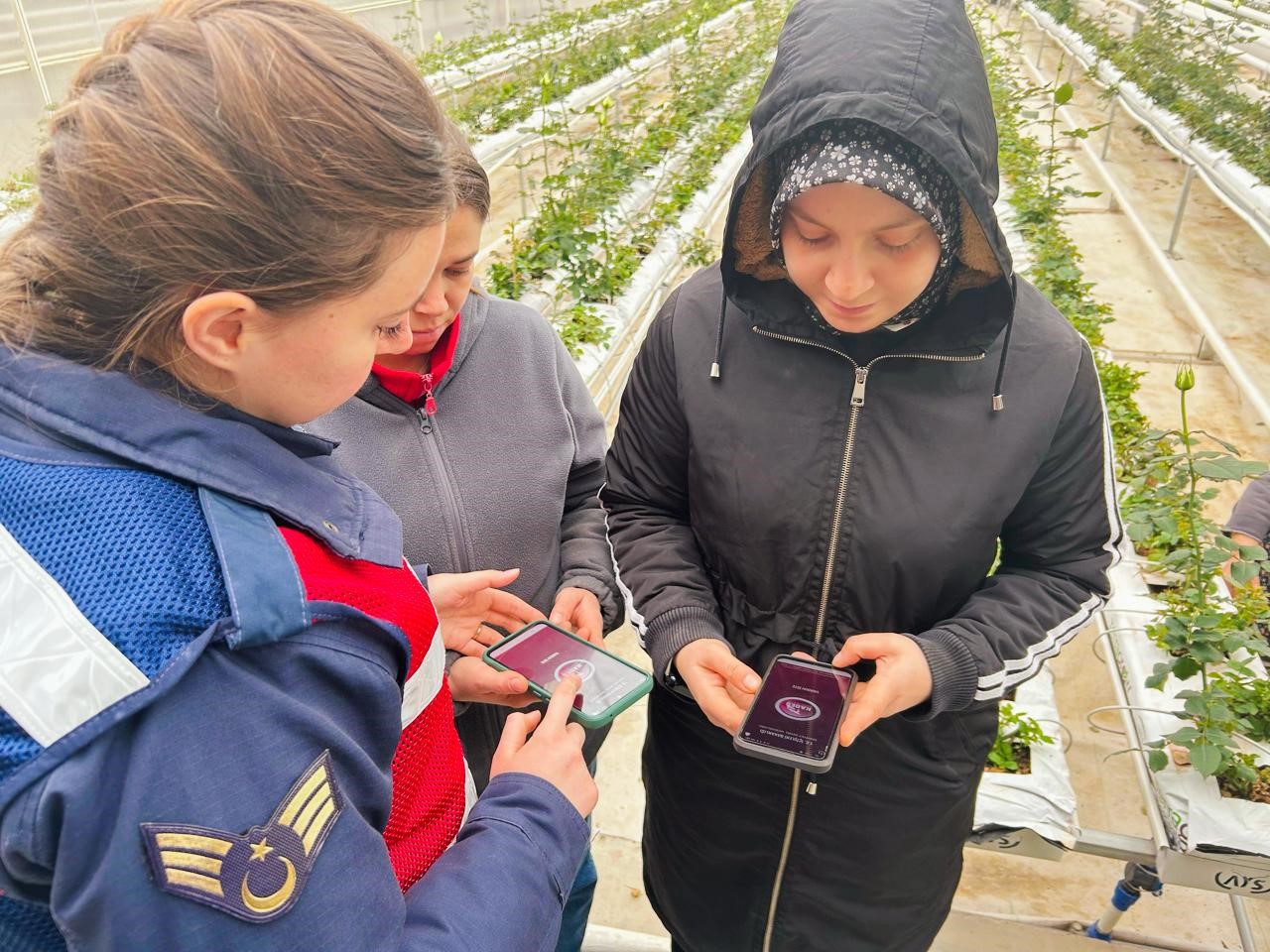 Simav’da sera çalışanı 54 kadına KADES tanıtıldı
