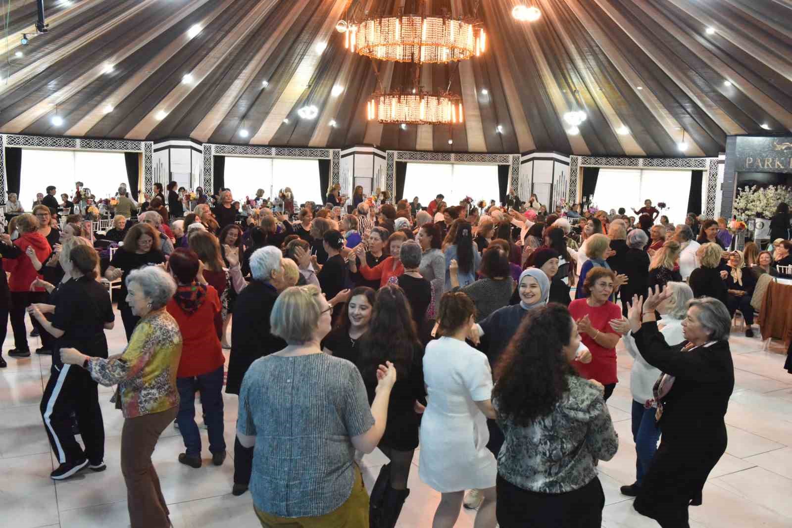 Kepez’den Tazelenme Üniversitesi öğrencilerine kadınlar matinesi
