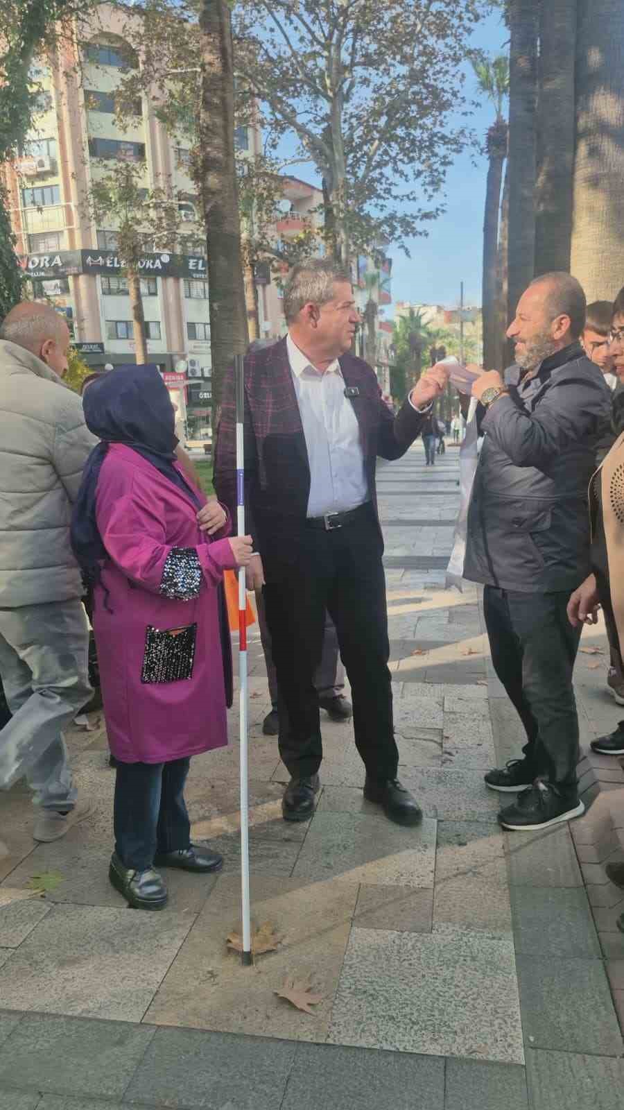 Denizlili vatandaşlar engelli bireylerin yaşadıkları zorlukları ‘1 Dakika Özel İnsan’ etkinliğinde hisseti
