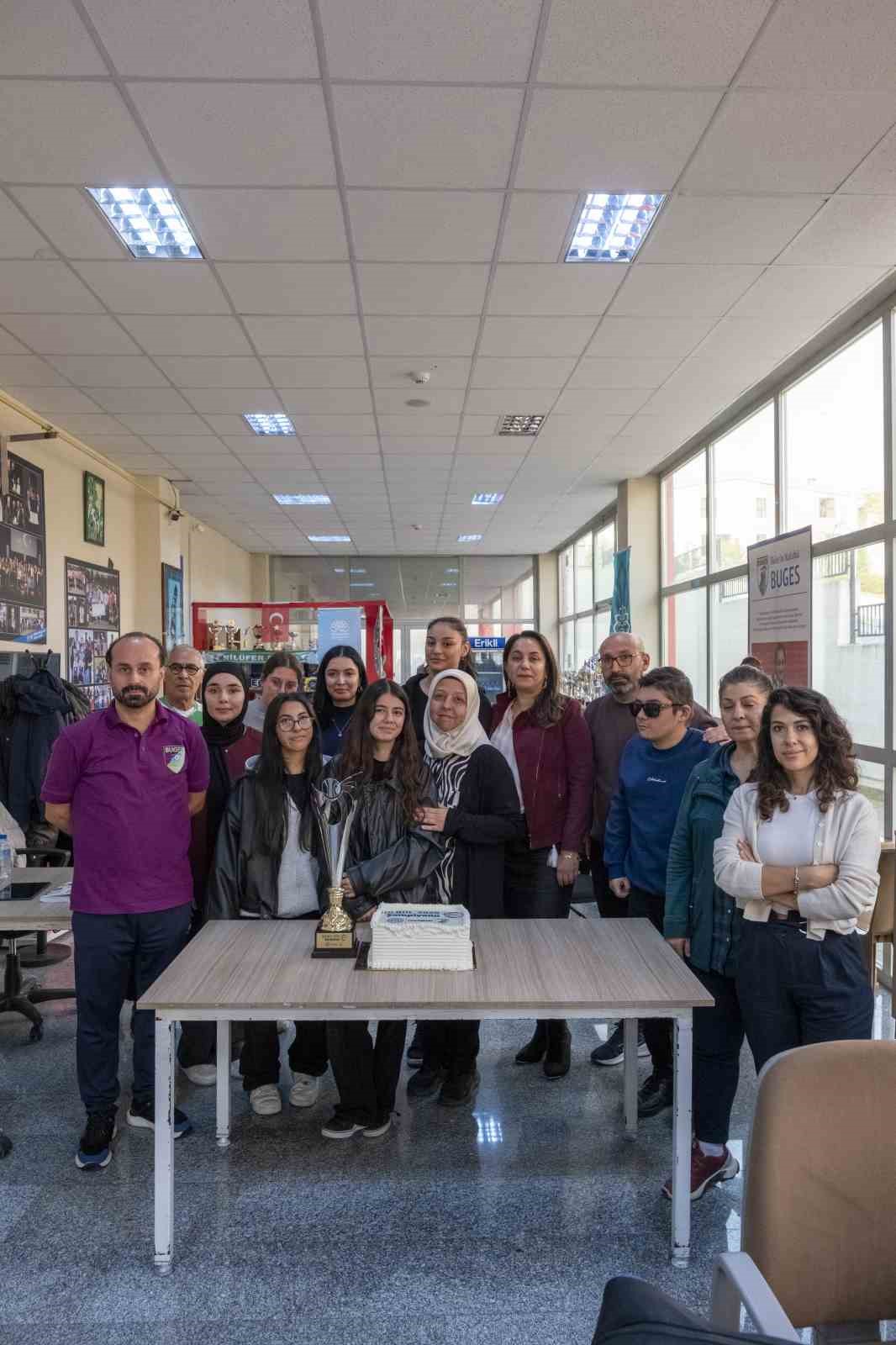 Gözler kapalı 12 dakikalık maçın kazananı empati oldu
