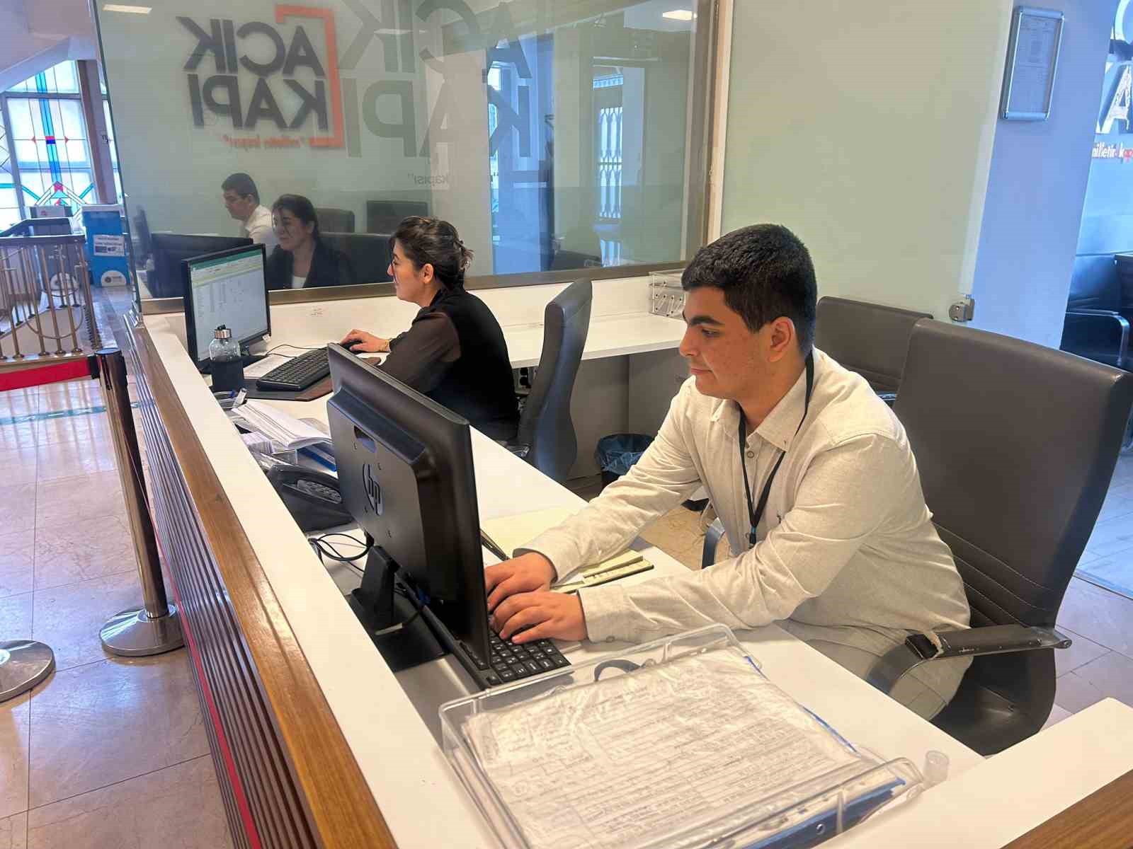 Zihinsel engelli Eymen’in valilikte çalışma hayali gerçek oldu