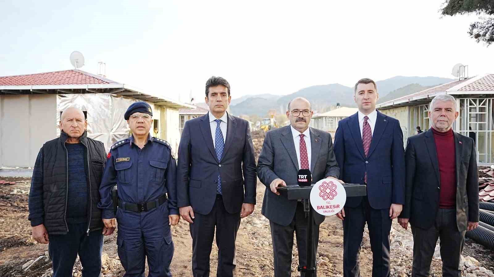 Sındırgı’da depremin yaraları sarılıyor