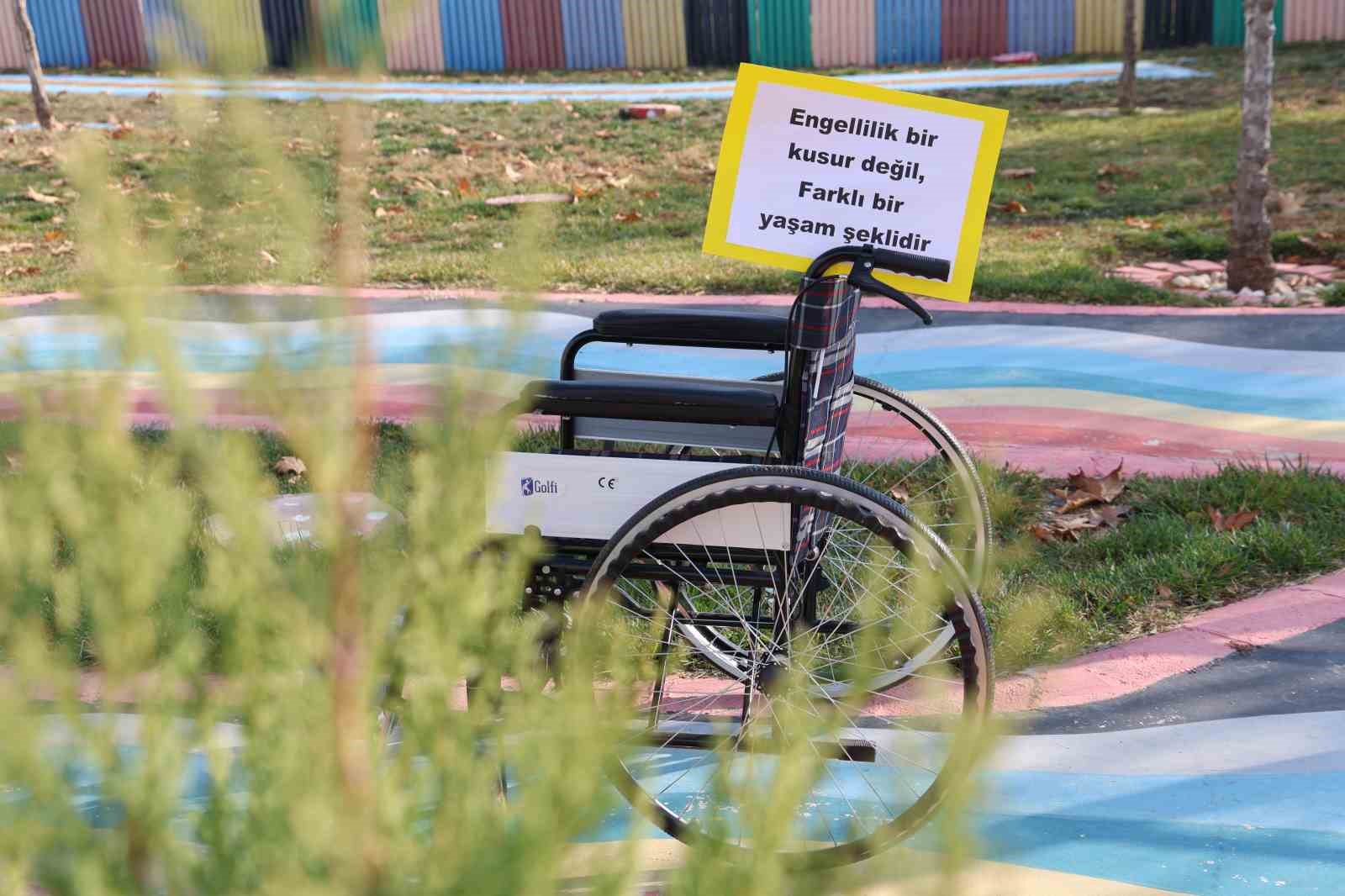 Elazığ Hipodromu’nda öğrenciler tekerlekli sandalye, görme ve işitme engeline yönelik parkurları deneyimledi
