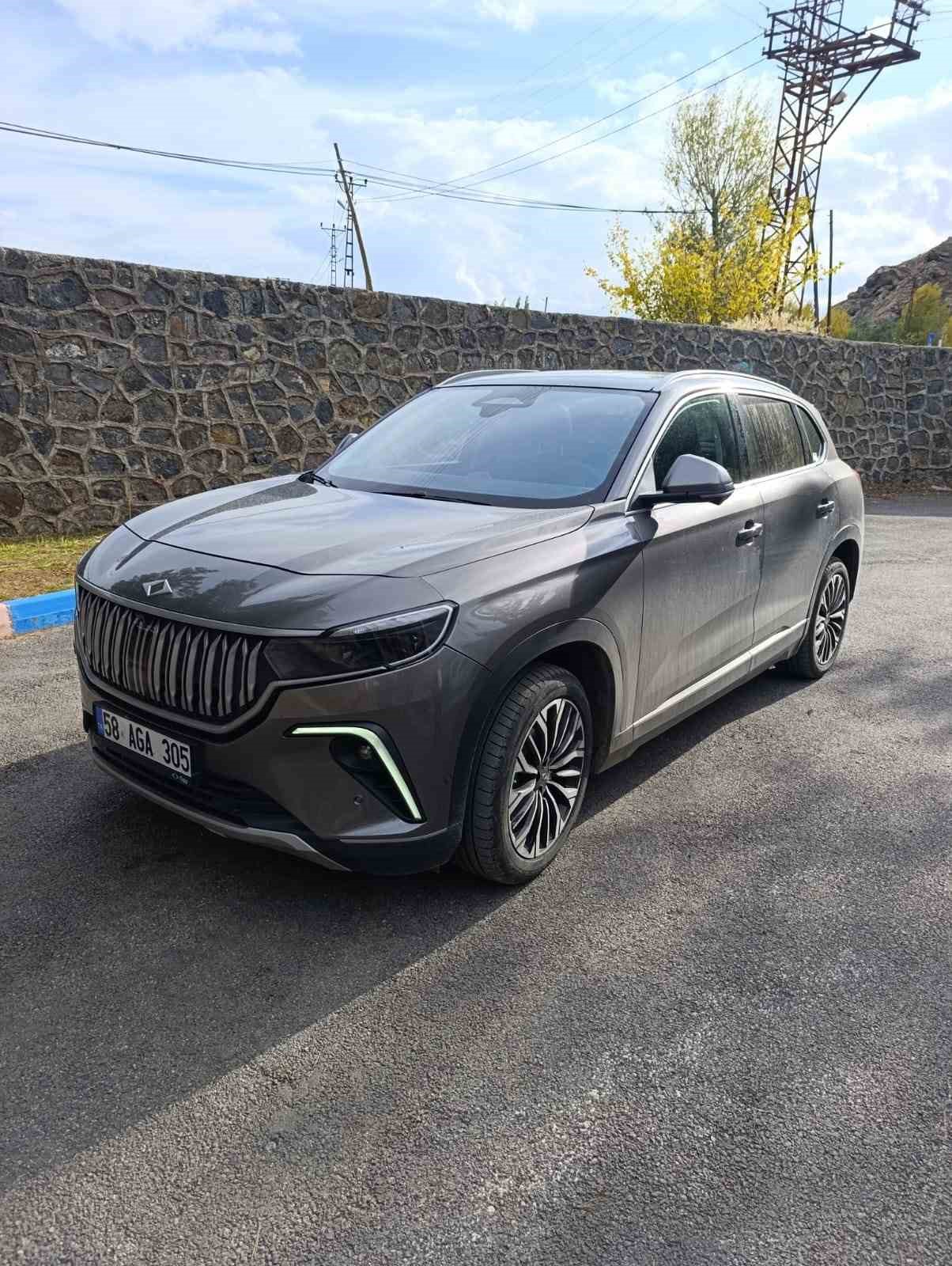 Yerli ve milli otomobile binmek isteyen üç engelli kardeşin isteği karşılıksız kalmadı
