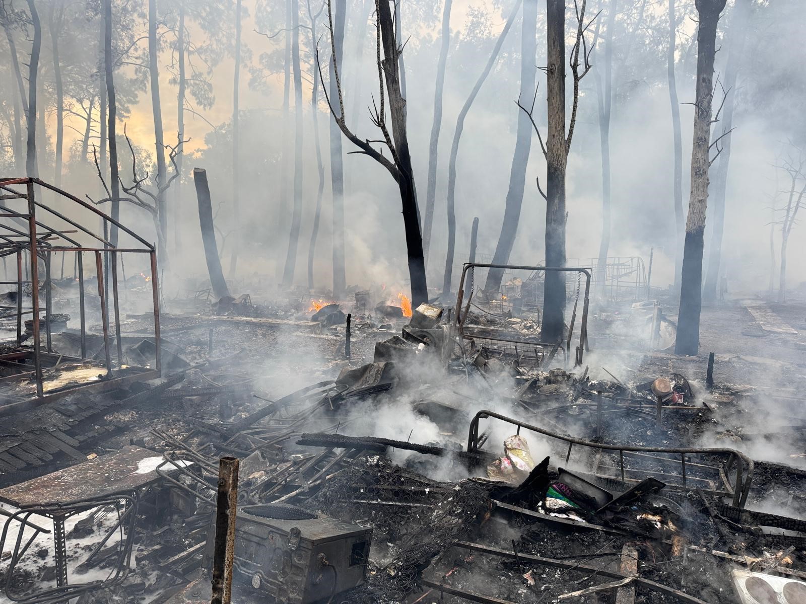Fethiye’de onlarca karavan ve bungalov küle döndü