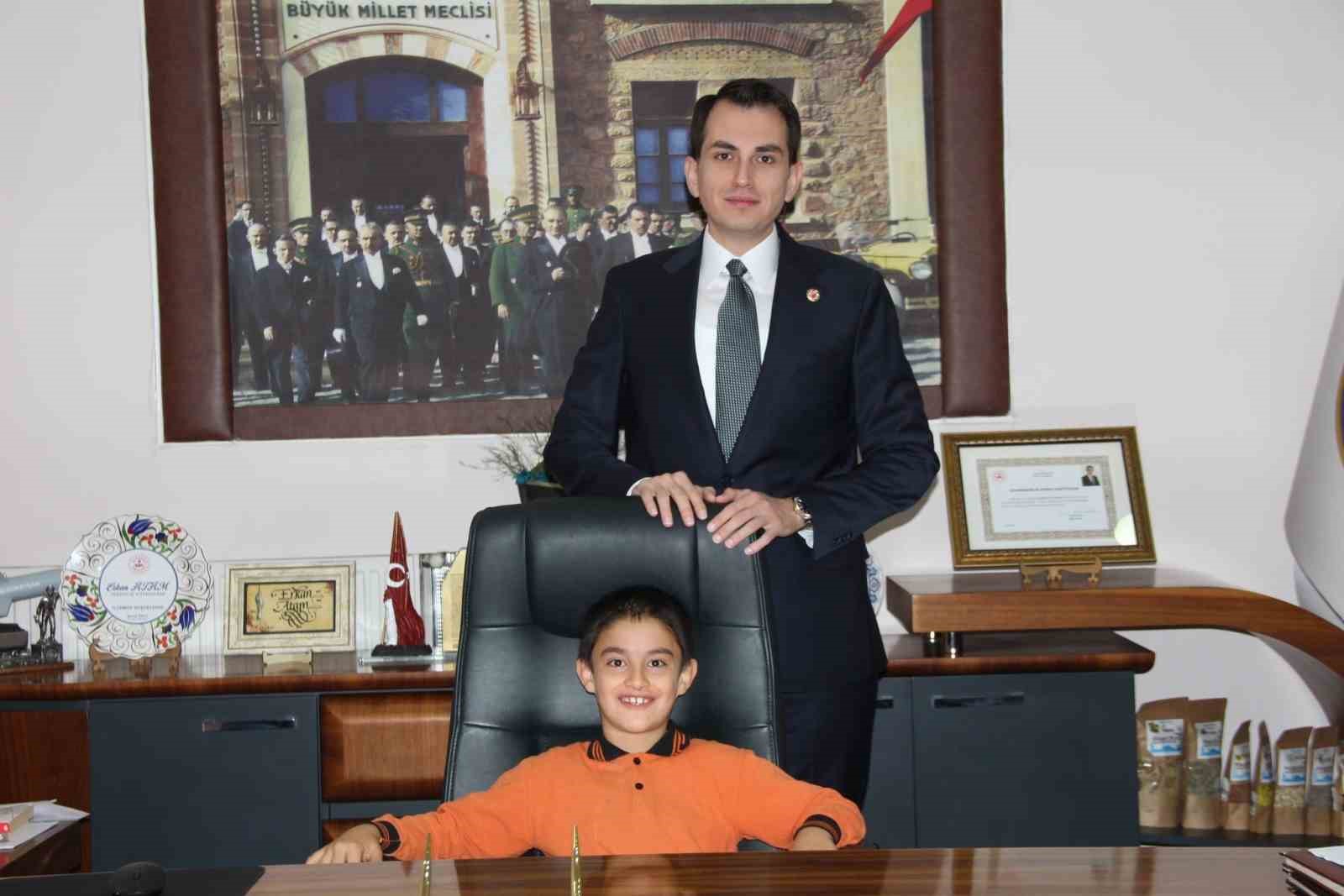 Hisarcık Kaymakamı Atam, özel öğrencileri makamında ağırladı