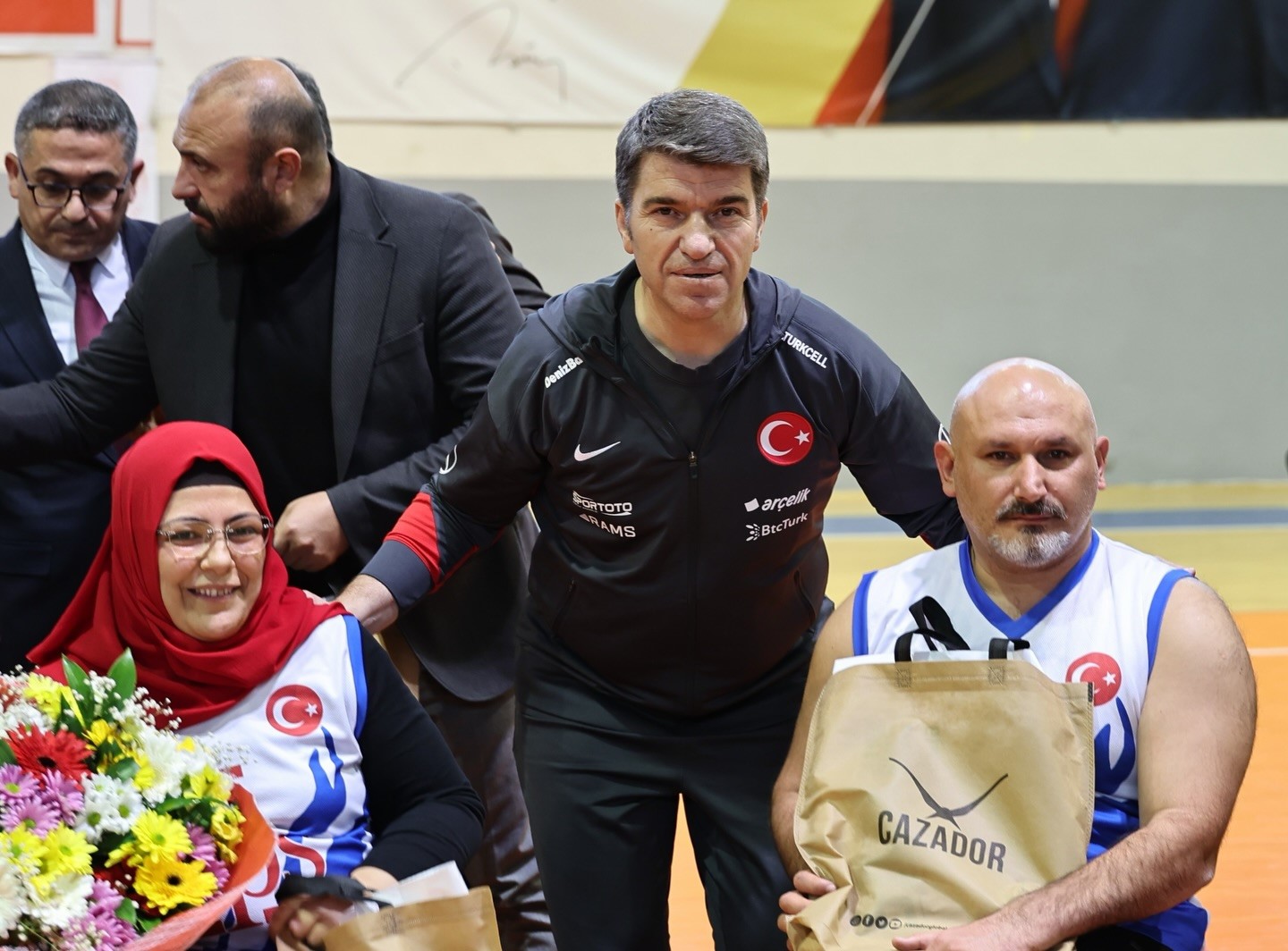 Amasya’da protokol ile ampute basketbol takımı maç yaptı
