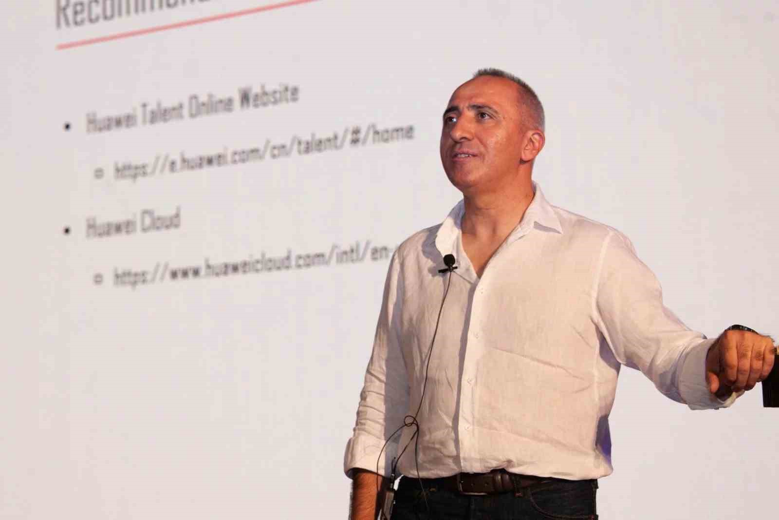 EBYÜ’de "Huawei Day" etkinliği kapsamında yapay zeka ve ICT sunumu gerçekleştirildi
