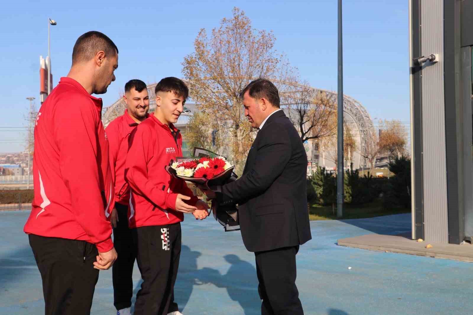 Kenan Eren Kahraman’dan Ali İhsan Kabakcı’ya ziyaret
