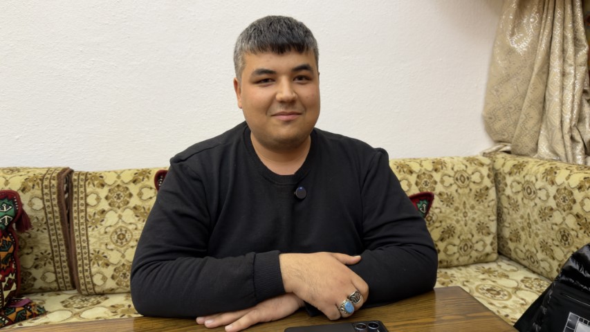 İçtiği çay nefes borusuna kaçan genci Heimlich manevrası kurtardı