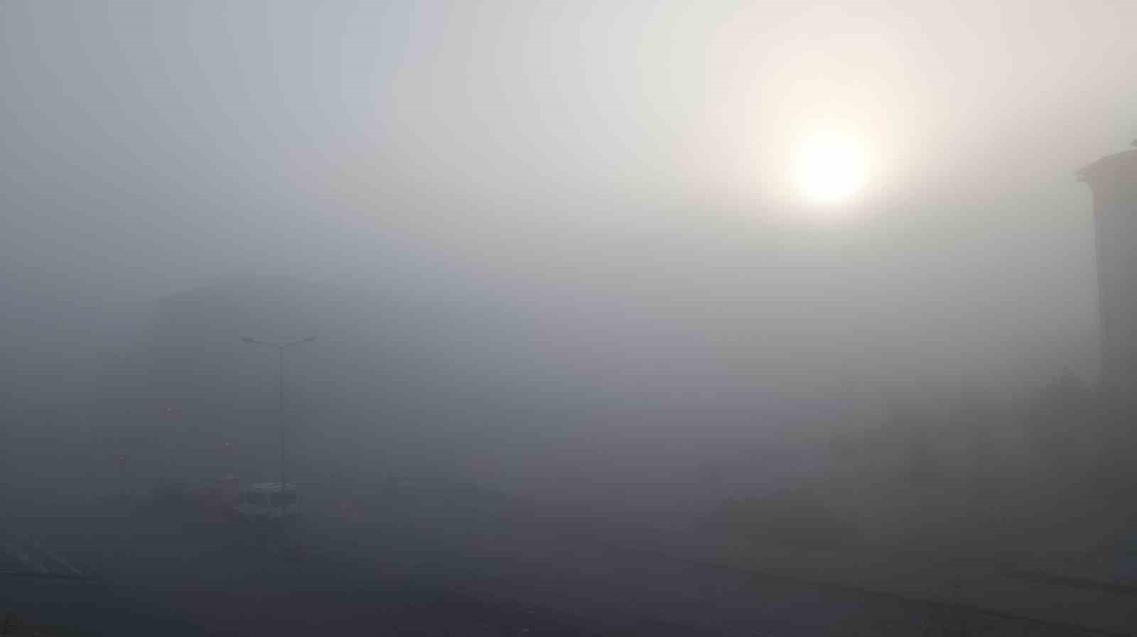 Kırşehirliler güne sisli bir havada uyandı
