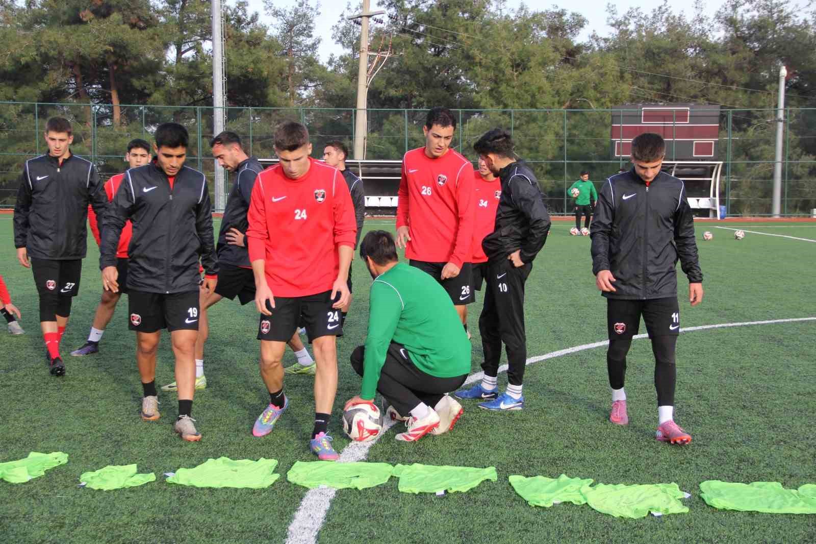 Denizli İdmanyurdu, lider Kütahyaspor’u konuk edecek
