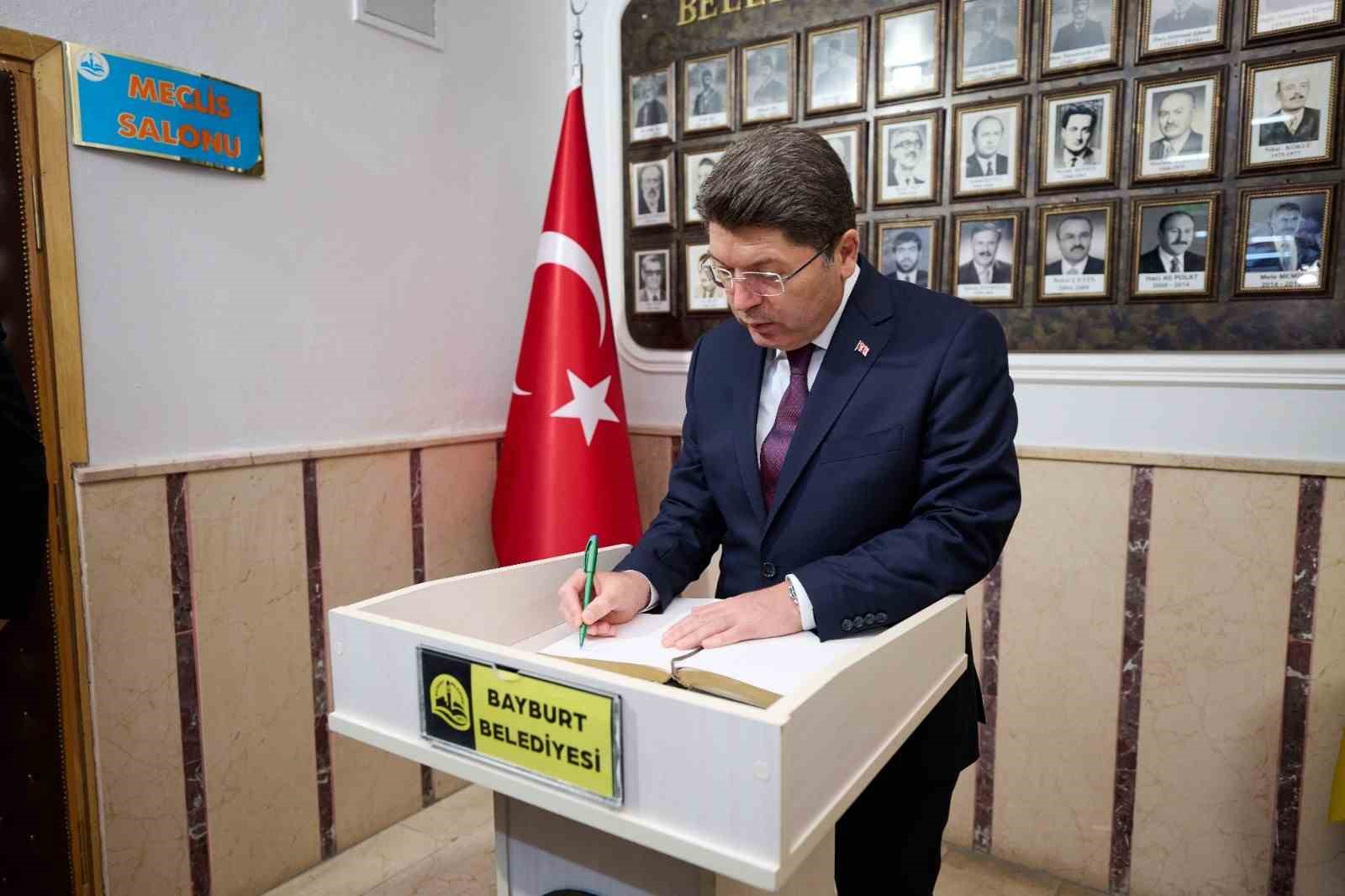 Adalet Bakanı Tunç: "Terörsüz Türkiye sürecini sabote etmek isteyenlere karşı uyanık olacağız"
