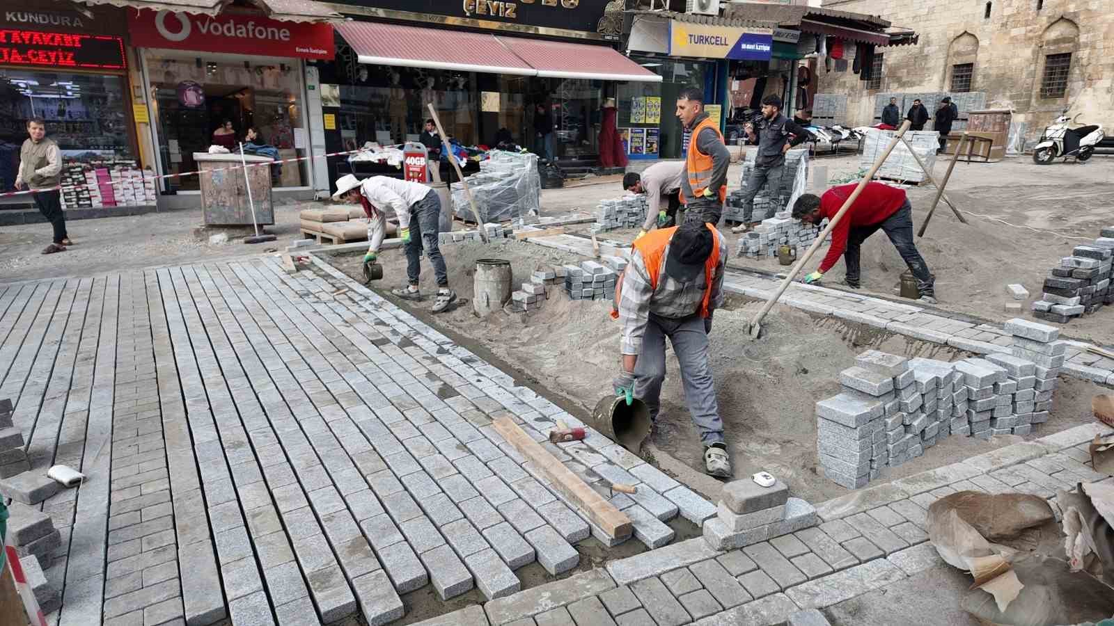 Şanlıurfa Divanyolu modern bir görünüme kavuşuyor
