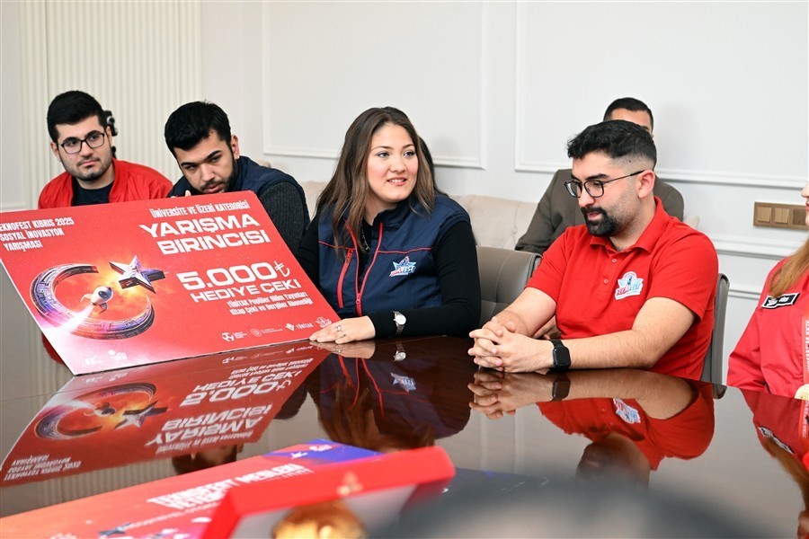 Vali Özkan, TEKNOFEST takımını tebrik etti
