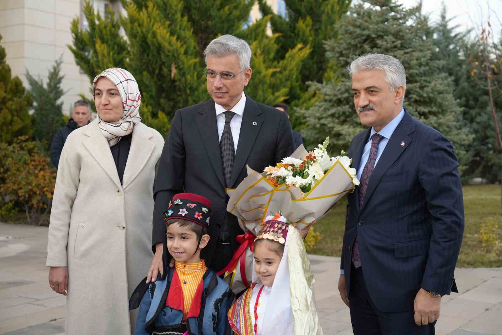 Bakan Memişoğlu: "Savunma sanayisi gibi sağlık sanayisini de güçlendiriyoruz"
