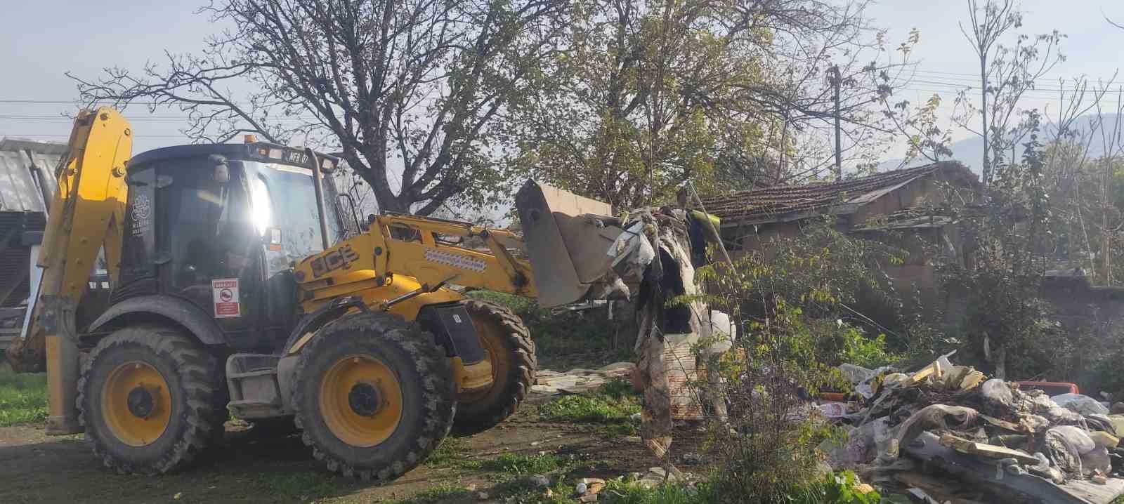 Nil&uuml;fer&rsquo;de &ccedil;evre temizliği
