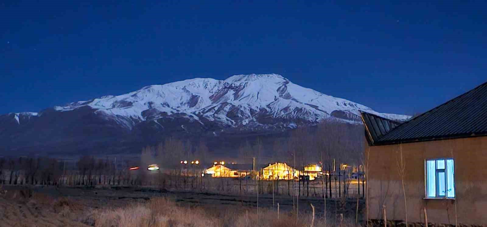 S&uuml;phan Dağı&rsquo;nda kartpostallık g&ouml;r&uuml;nt&uuml;ler
