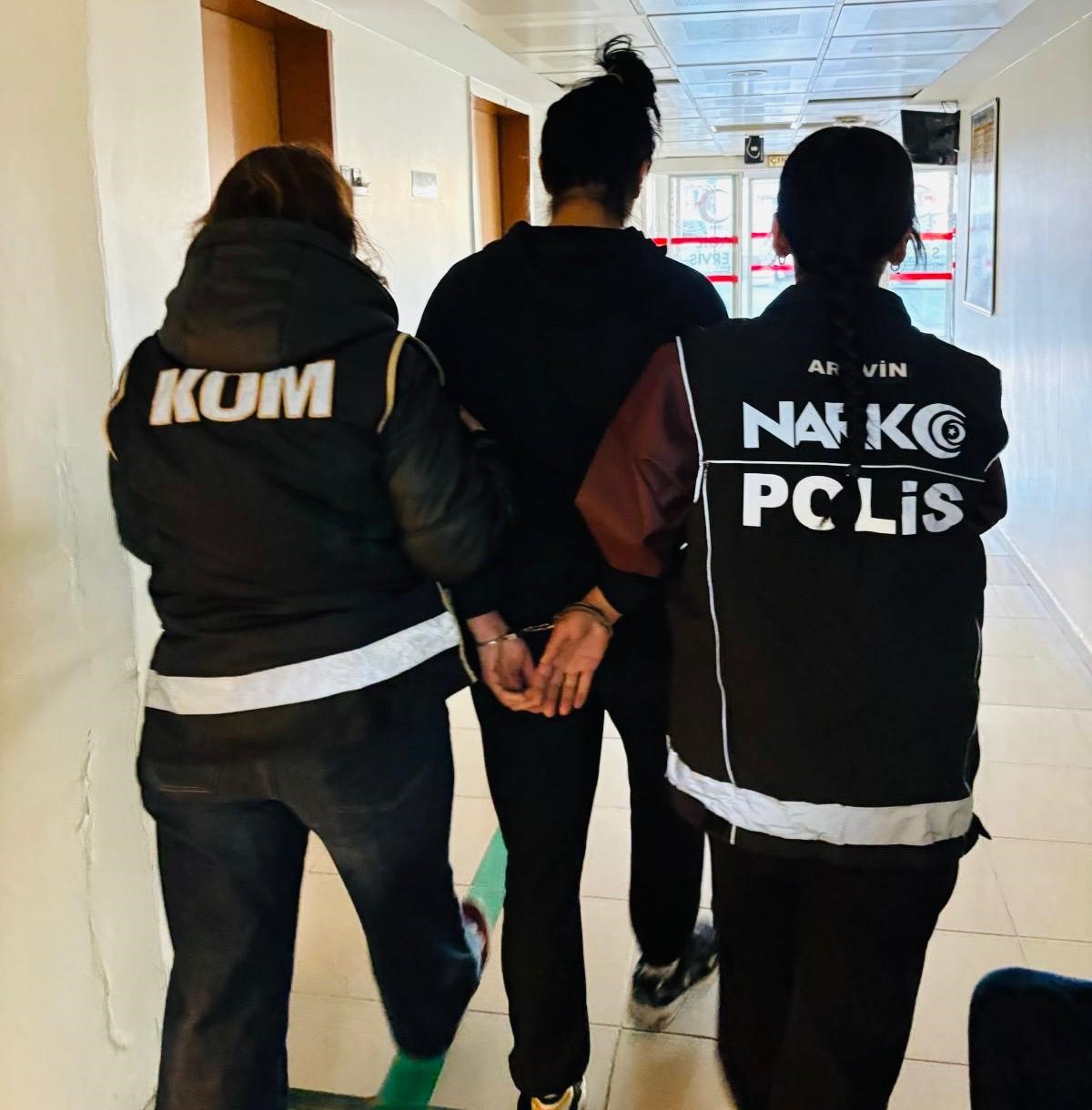 Gürcistan’a kaçmak isteyen uyuşturucu suçlusu Hopa’da yakalandı