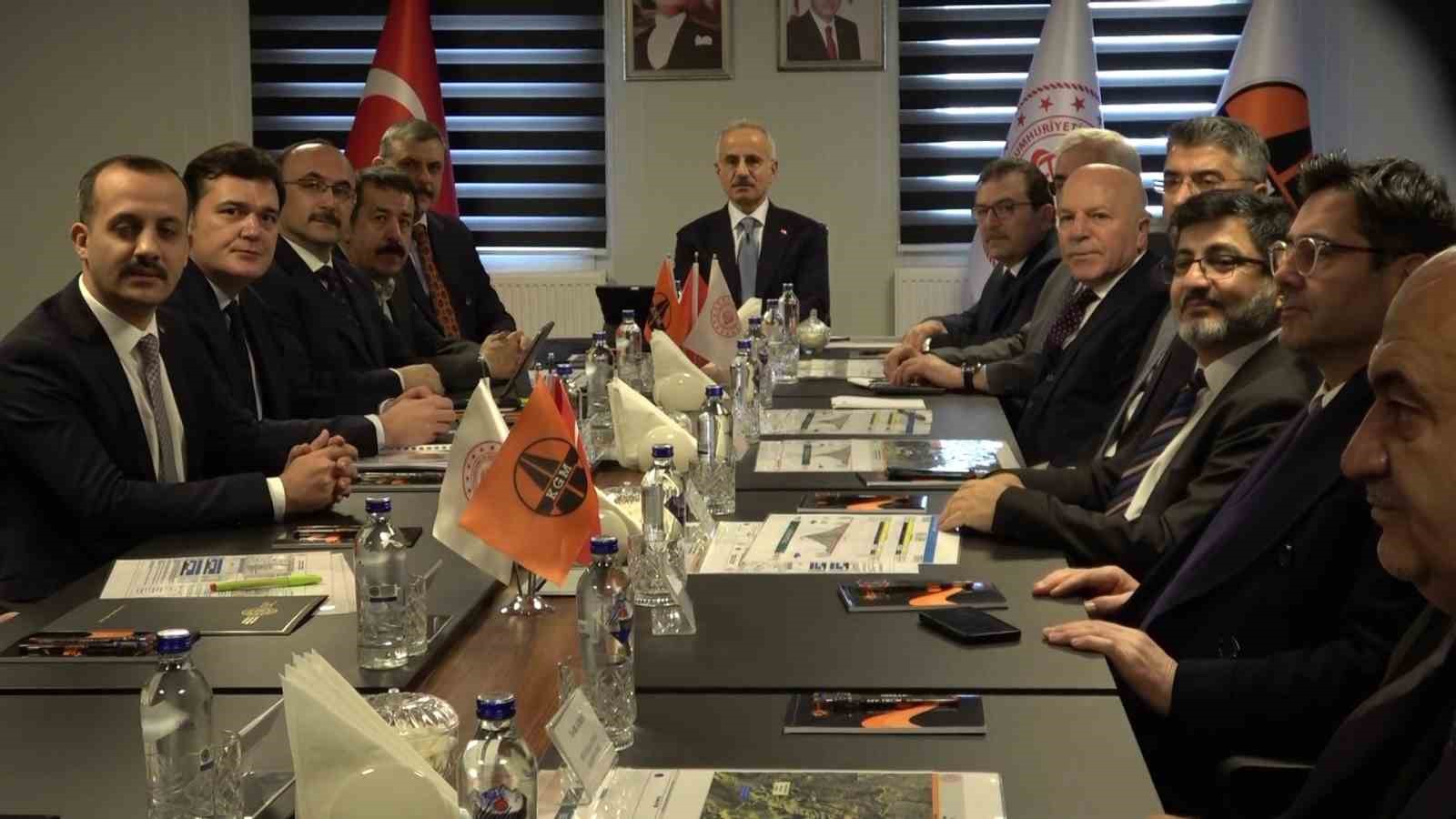 Bakan Uraloğlu: "Dağların kalbine m&uuml;hendislik imzası atan bir eser"
