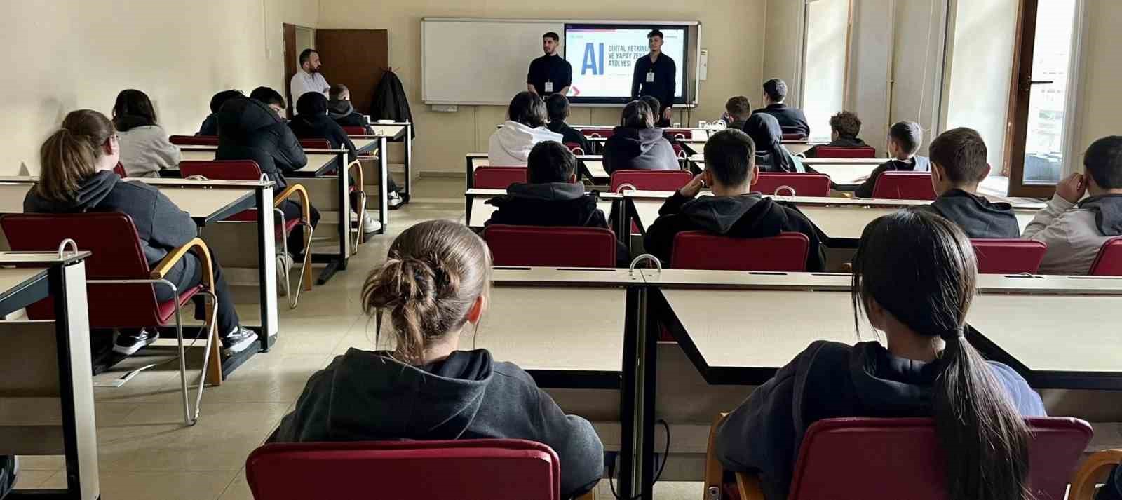 Bayburt’ta öğrencilere yapay zekanın işleyişi anlatılarak eğitim verildi