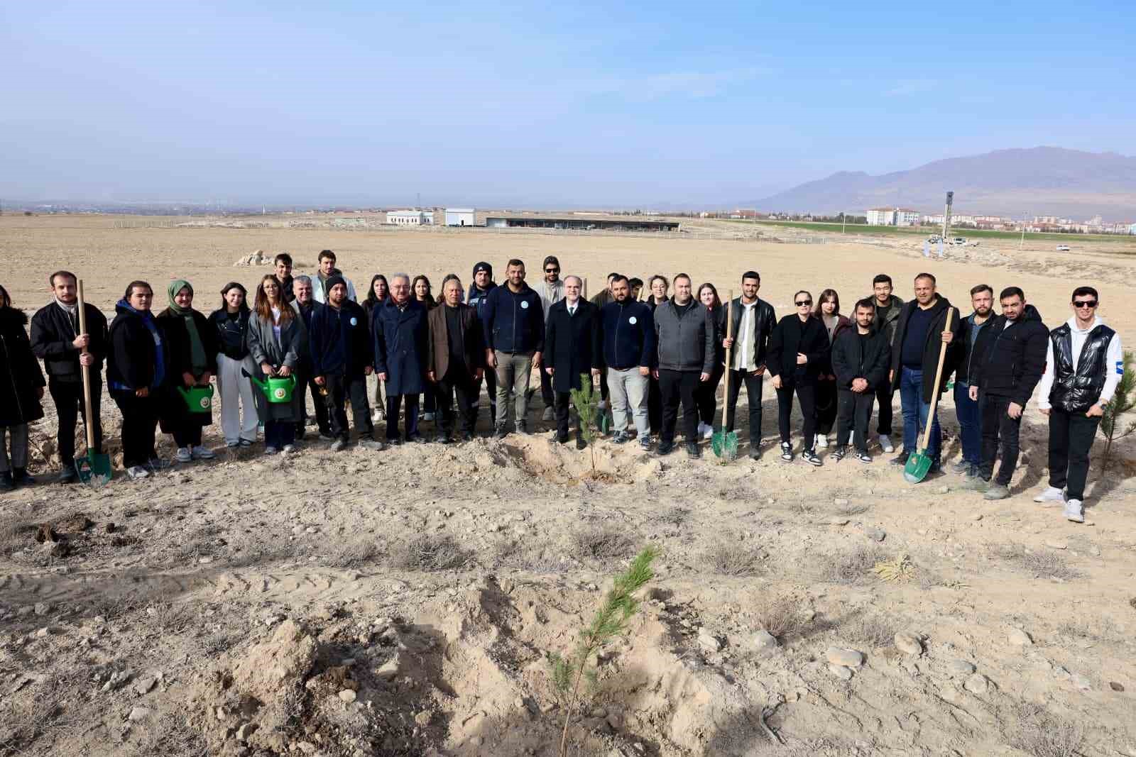 Niğde&rsquo;de bal ormanı i&ccedil;in 5 bin fidan toprakla buluştu
