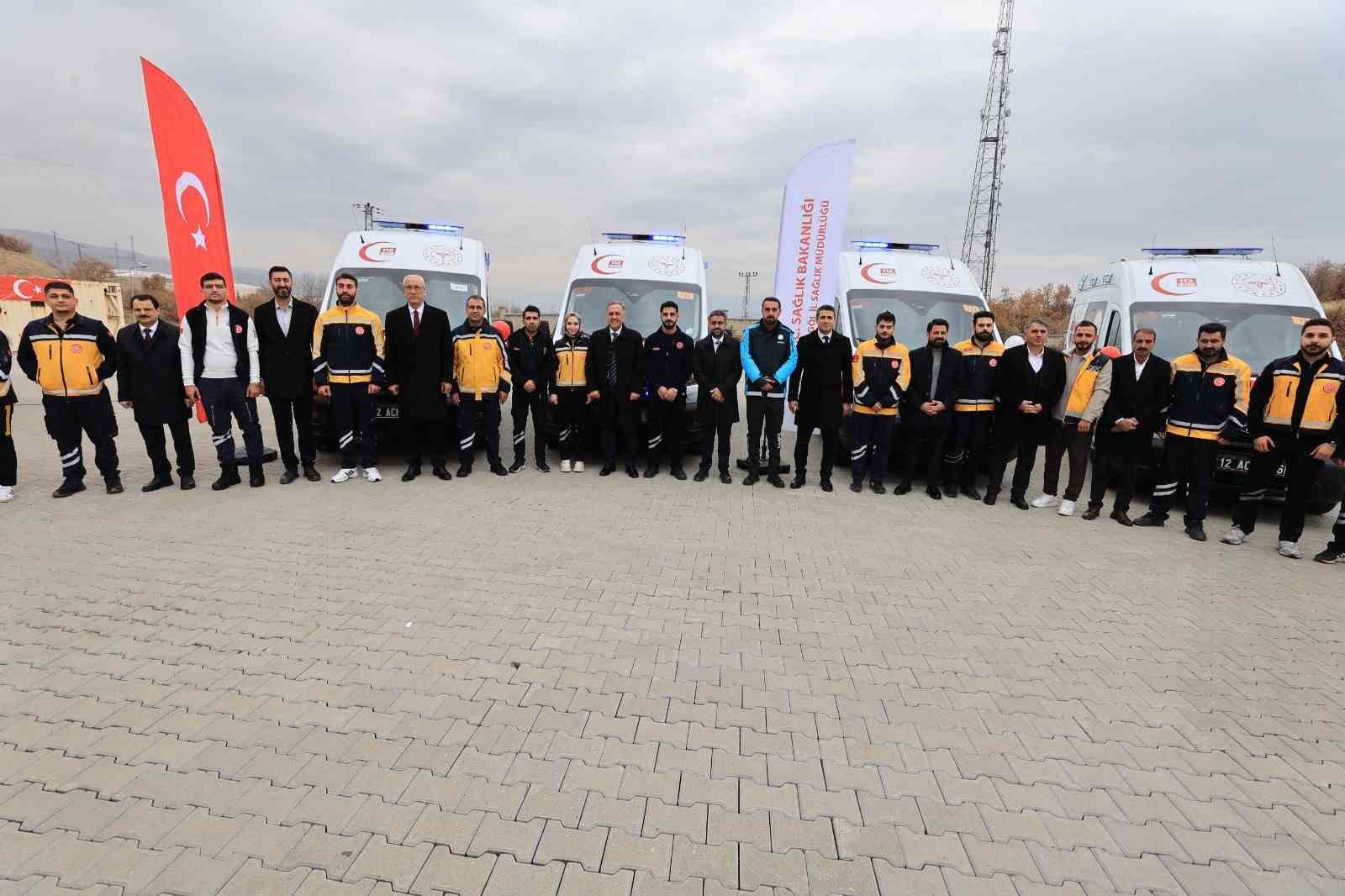 Bingöl’e 5 yeni ambulans ve 2 UMKE aracı tahsis edildi