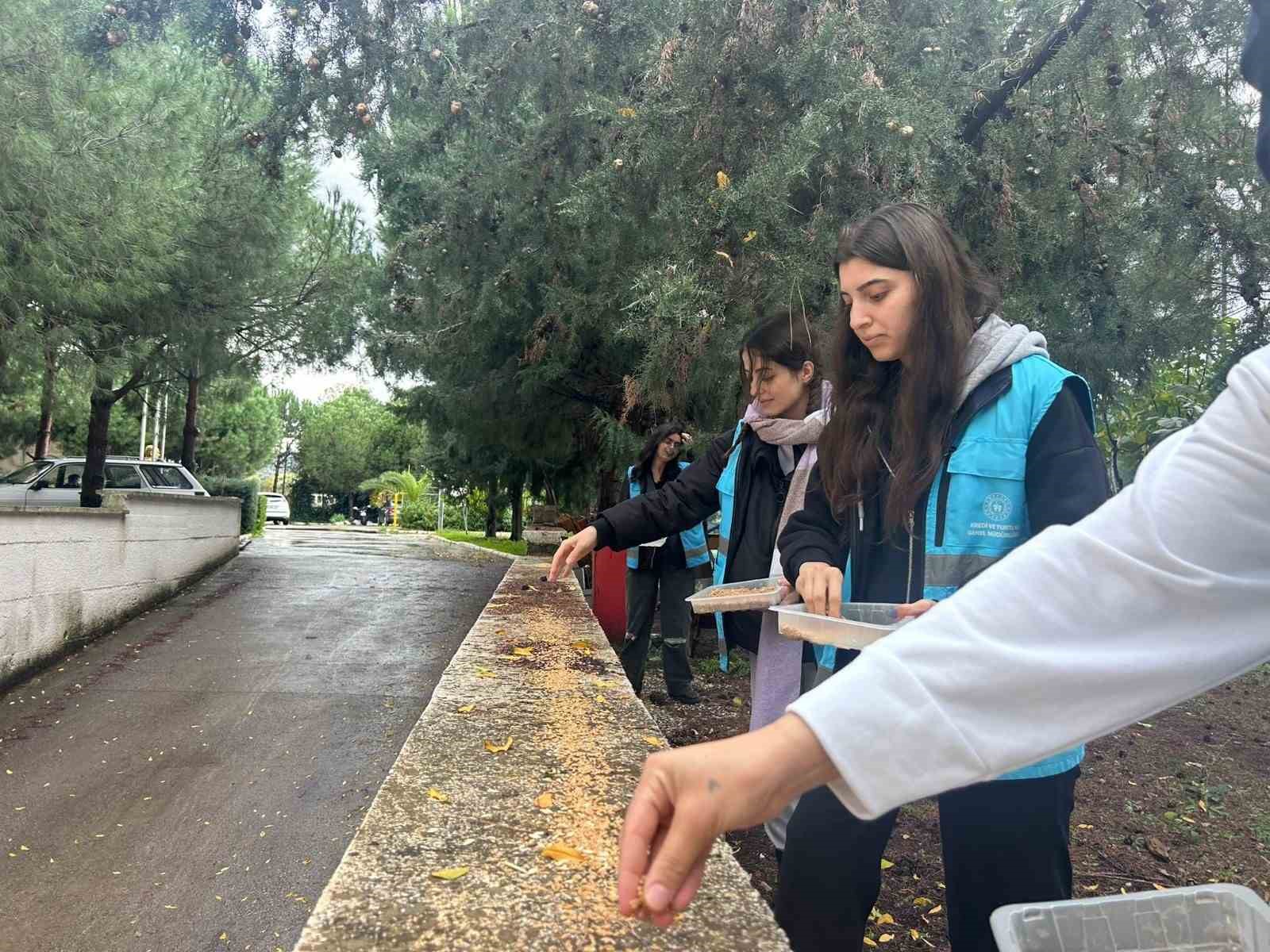 Üniversiteli gençler gönüllülüğe dikkat çekti
