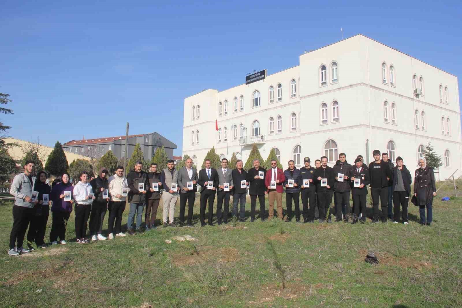 Pınarhisar&rsquo;da 20 şehit i&ccedil;in 20 fidan toprakla buluştu
