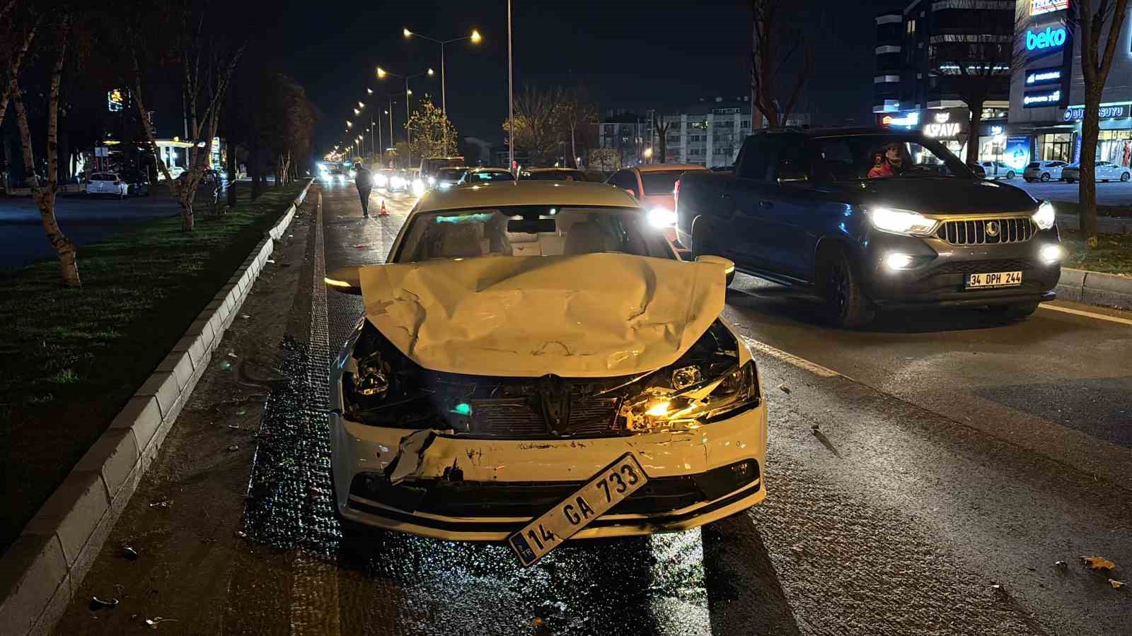 Bolu’da D-100’de iki otomobil çarpıştı: 2 yaralı