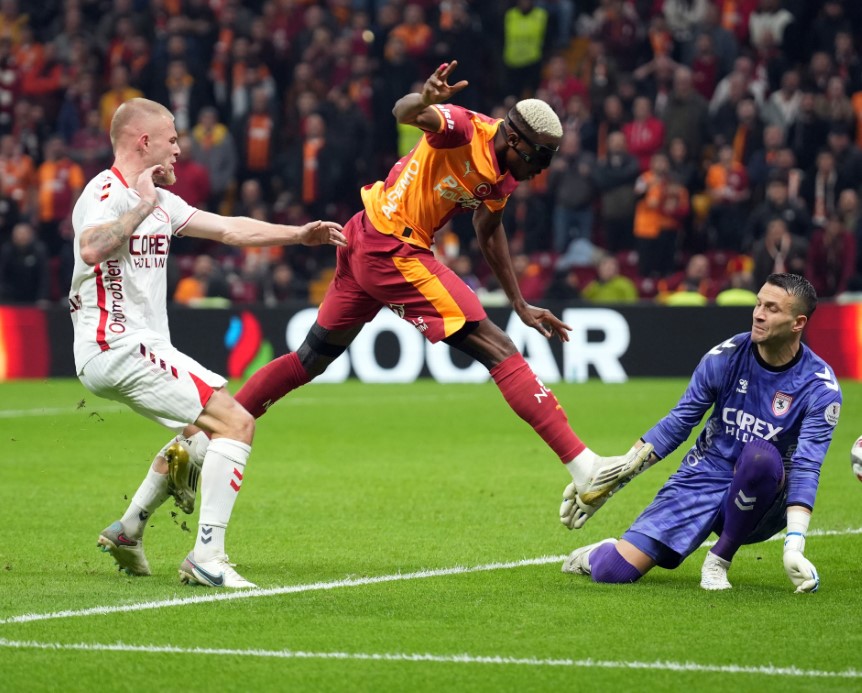 Galatasaray ligde evindeki yenilmezliğini 26 ma&ccedil;a &ccedil;ıkardı