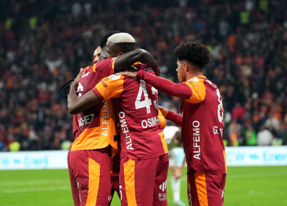 Galatasaray ligde evindeki yenilmezliğini 26 ma&ccedil;a &ccedil;ıkardı