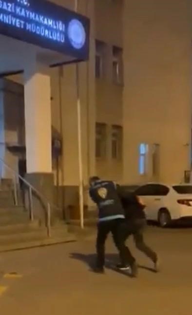 Uygulamada polise &ccedil;arpan s&uuml;r&uuml;c&uuml; 1.73 promil alkoll&uuml; &ccedil;ıktı: 68 bin TL para cezası yazıldı
