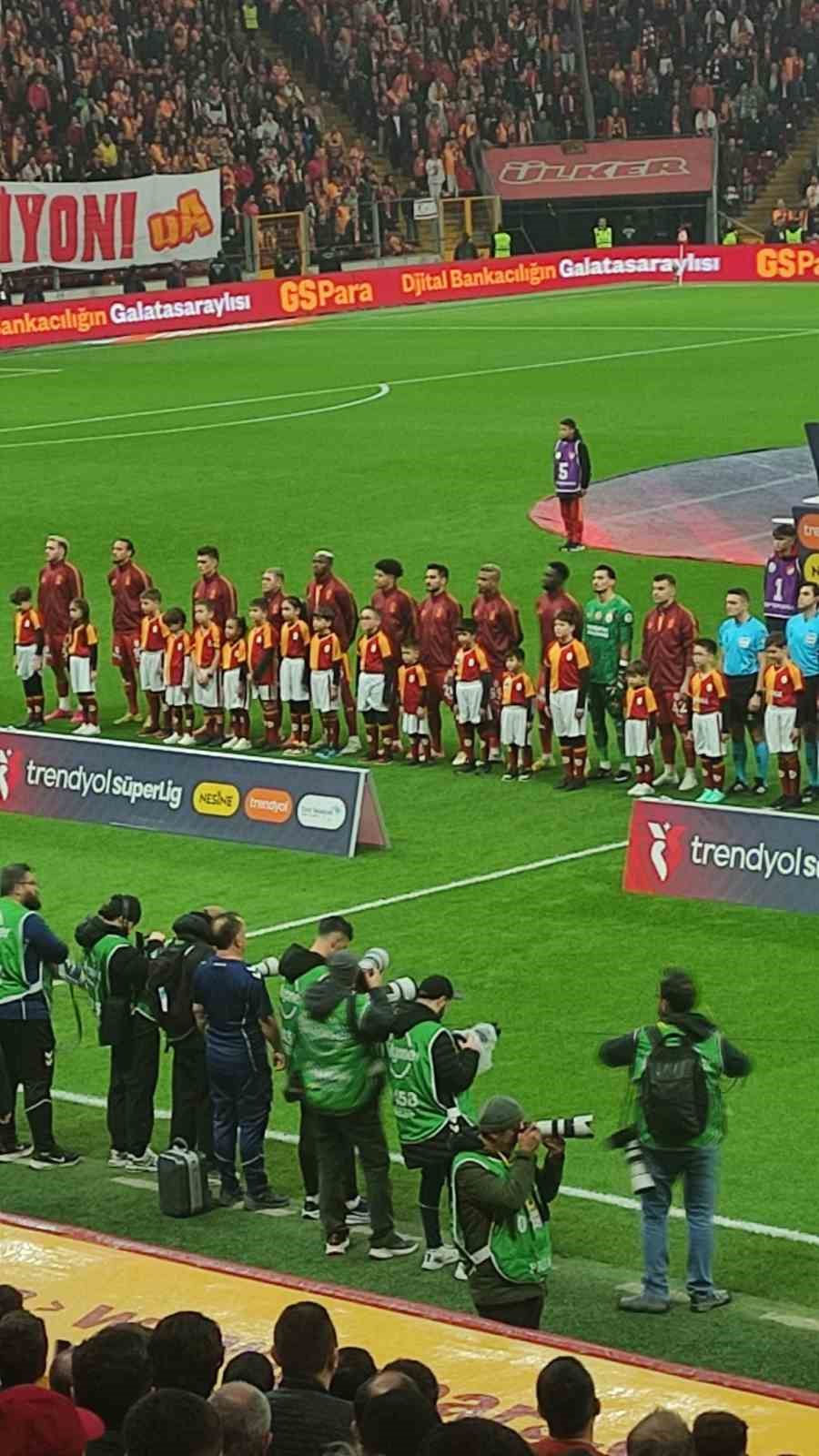 Milaslı şehidin çocukları, Galatasaray’ın onur konuğu oldu
