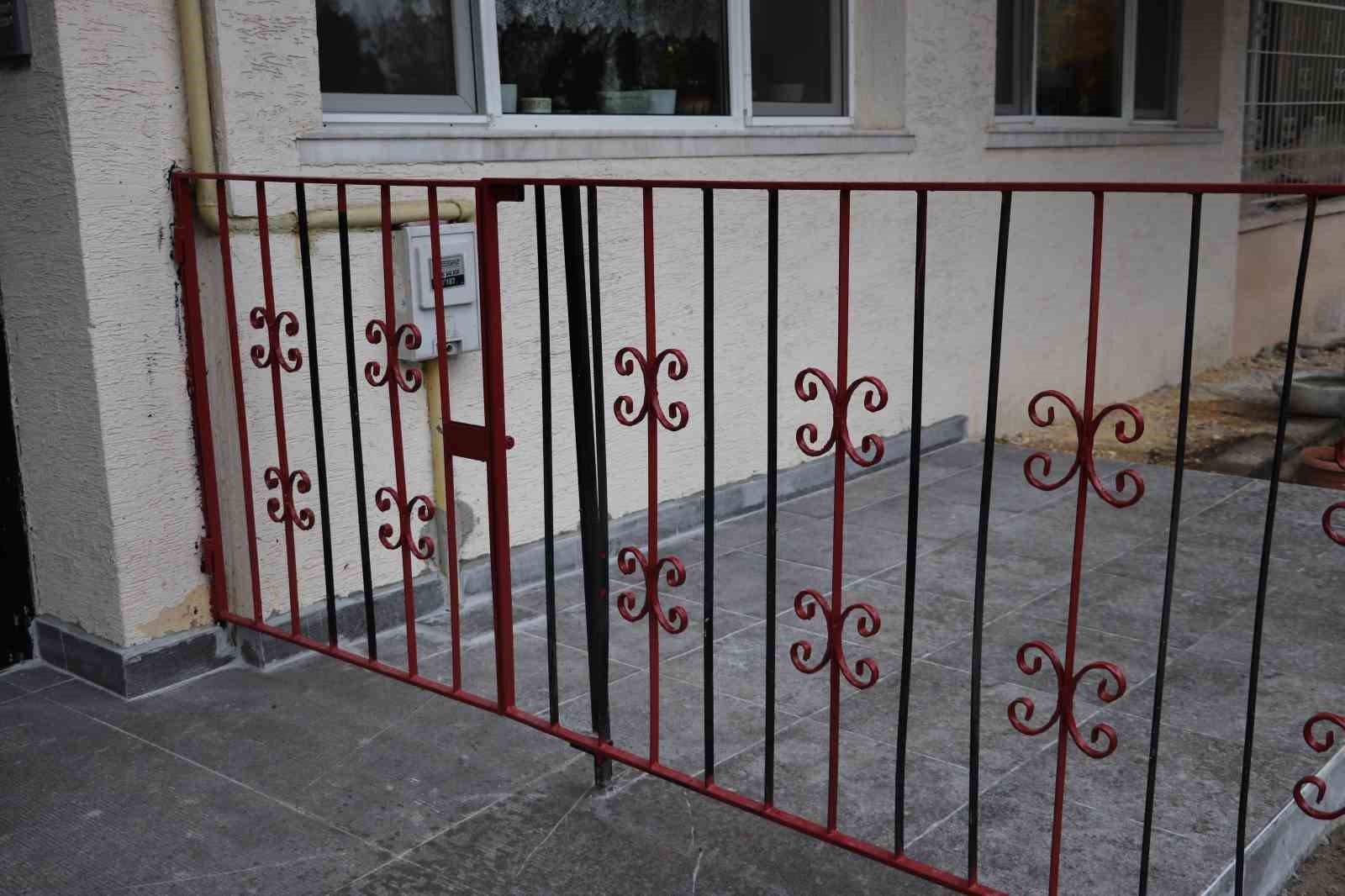 Eskişehir’de apartman sakinleri, Eskişehirspor sevgisini binaya taşıdı