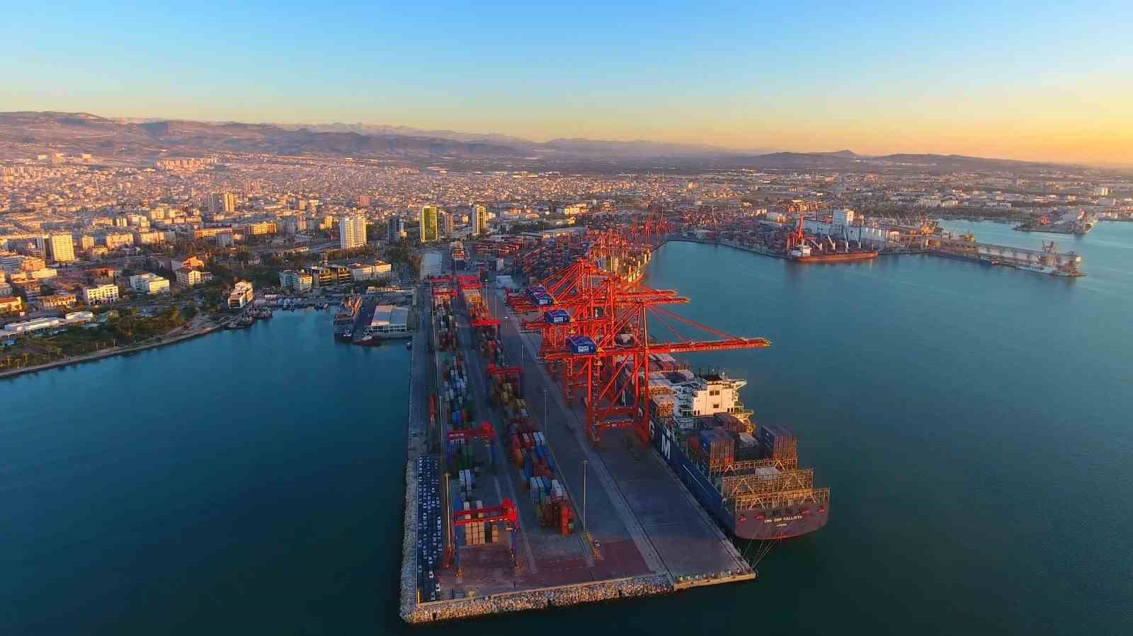 Bakan Uraloğlu: "Kasım ayında limanlarımızda elle&ccedil;lenen y&uuml;k miktarı 46 milyon 863 bin 236 ton olarak ger&ccedil;ekleşti"
