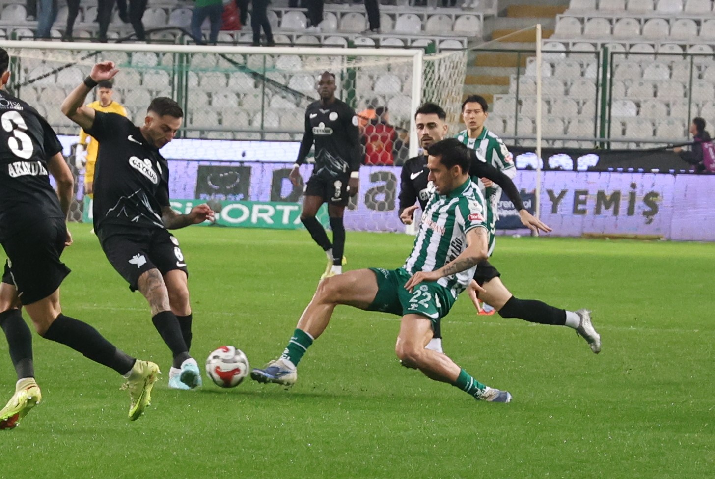 Trendyol S&uuml;per Lig: Konyaspor: 0 - &Ccedil;aykur Rizespor: 1 (İlk yarı)
