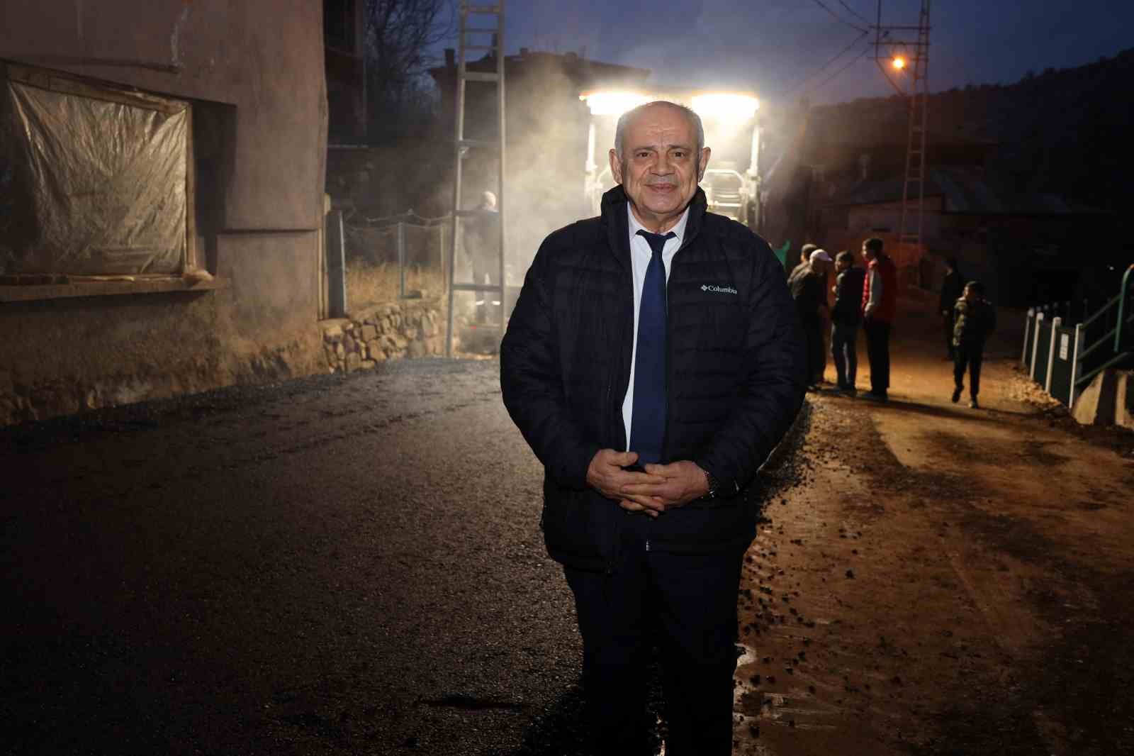 Yahyalı&rsquo;da Karak&ouml;y Mahallesi sıcak asfalt konforuna kavuştu
