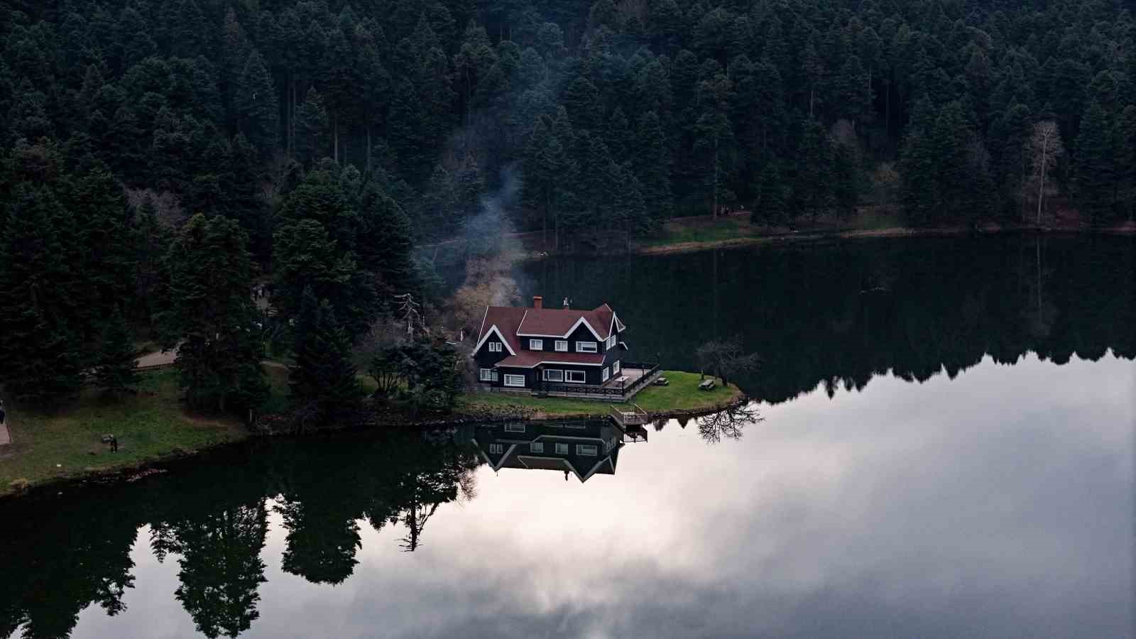 Gölcük Tabiat Parkı’nda kartpostallık manzara