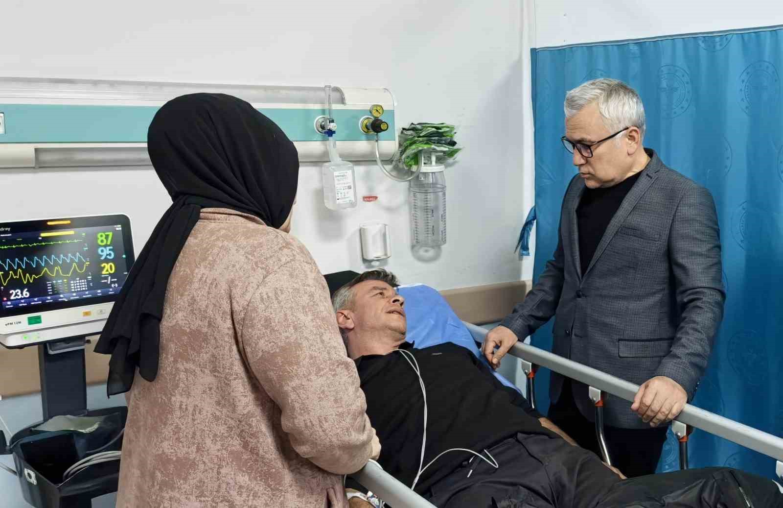 Cezaevi otob&uuml;s&uuml; kaza yaptı, Vali Şimşek yaralıları ziyaret etti
