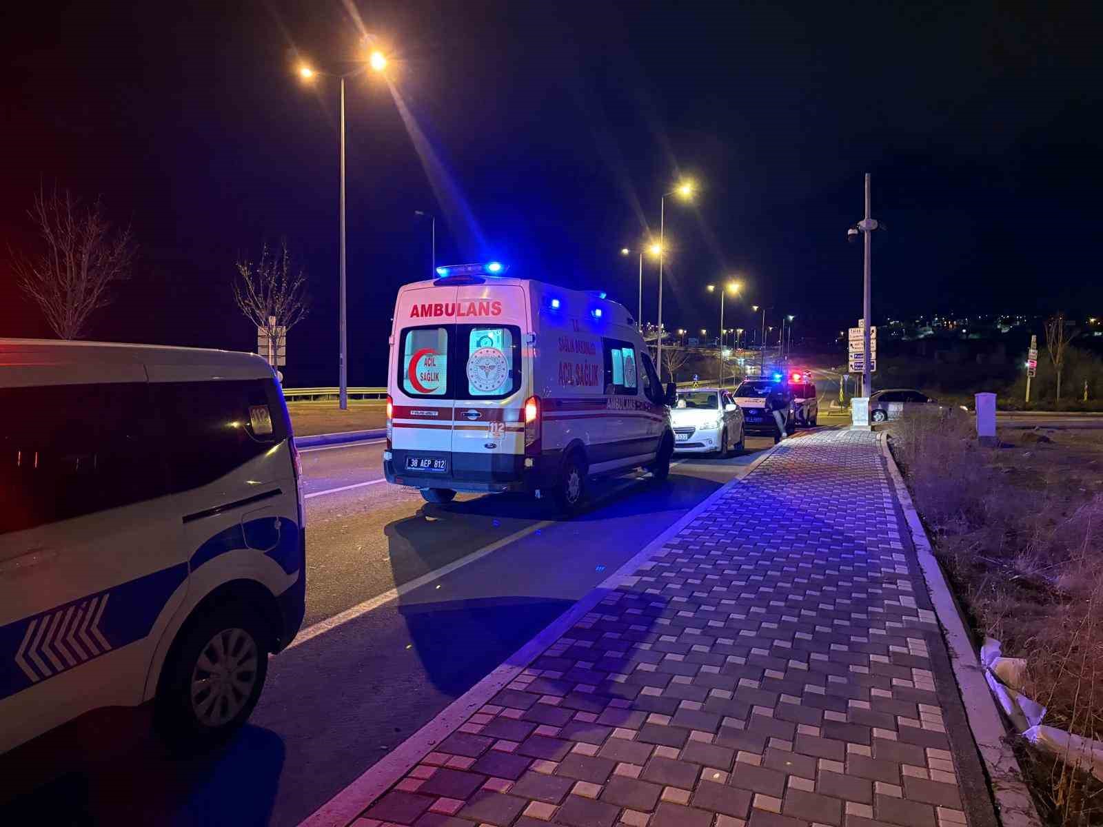 Polisten kaçan motosiklet sürücüsü ters yöne girerek, kaza yaptı: 1 yaralı