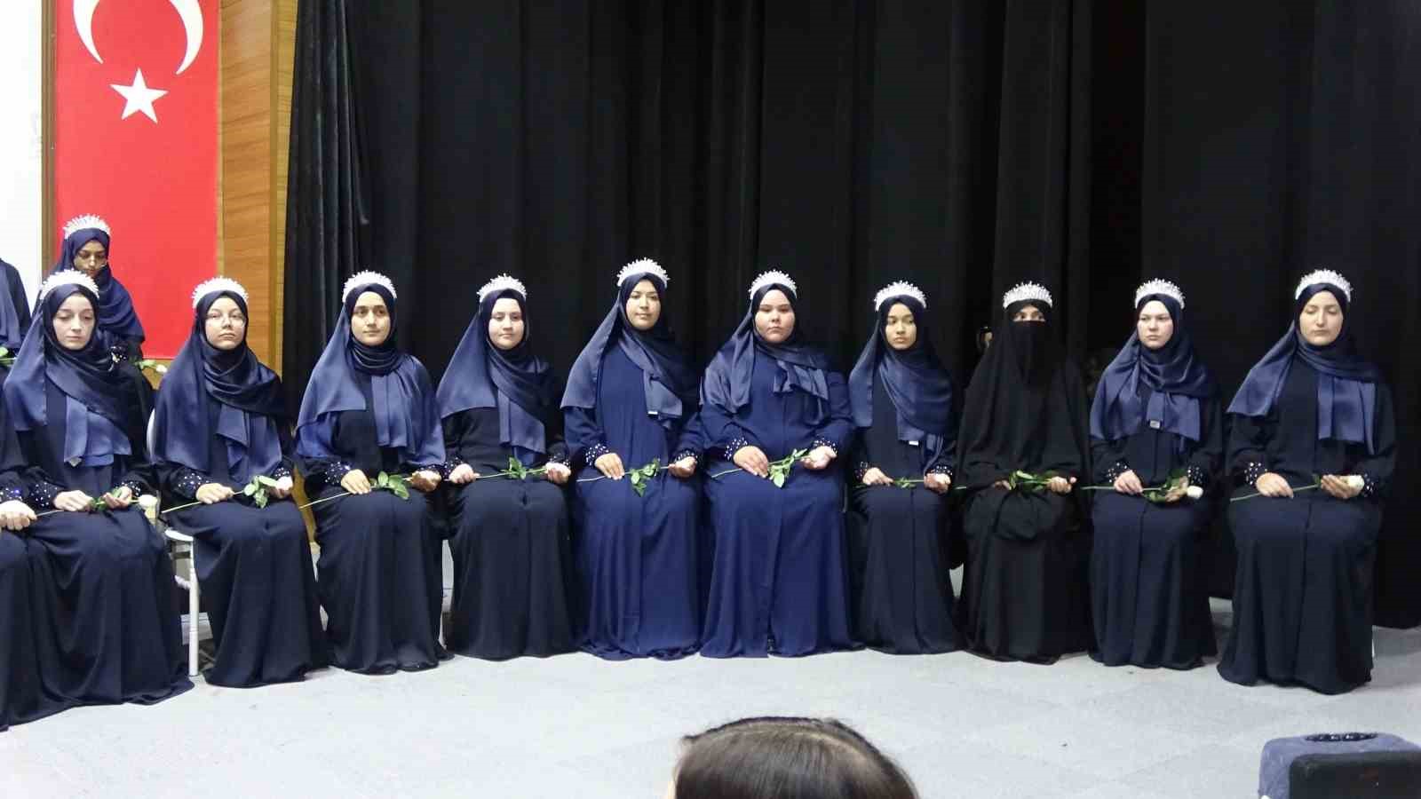 Kütahya Tavşanlı’da 36 kız hafız için görkemli icazet töreni