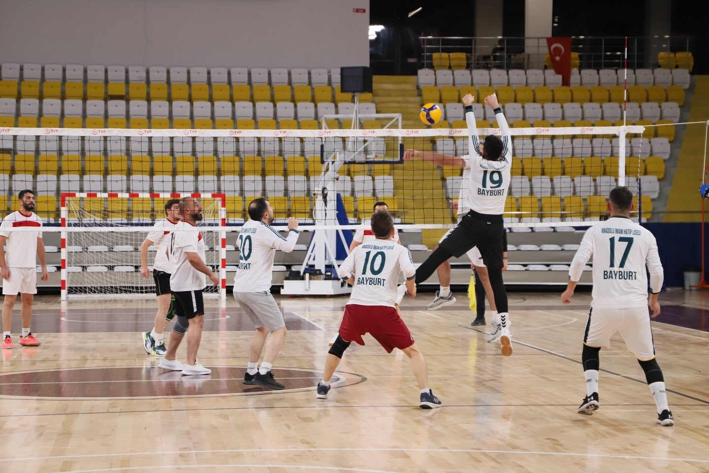 Kurumlar Arası Voleybol Turnuvası&rsquo;nın şampiyonu Milli Eğitim M&uuml;d&uuml;rl&uuml;ğ&uuml; oldu
