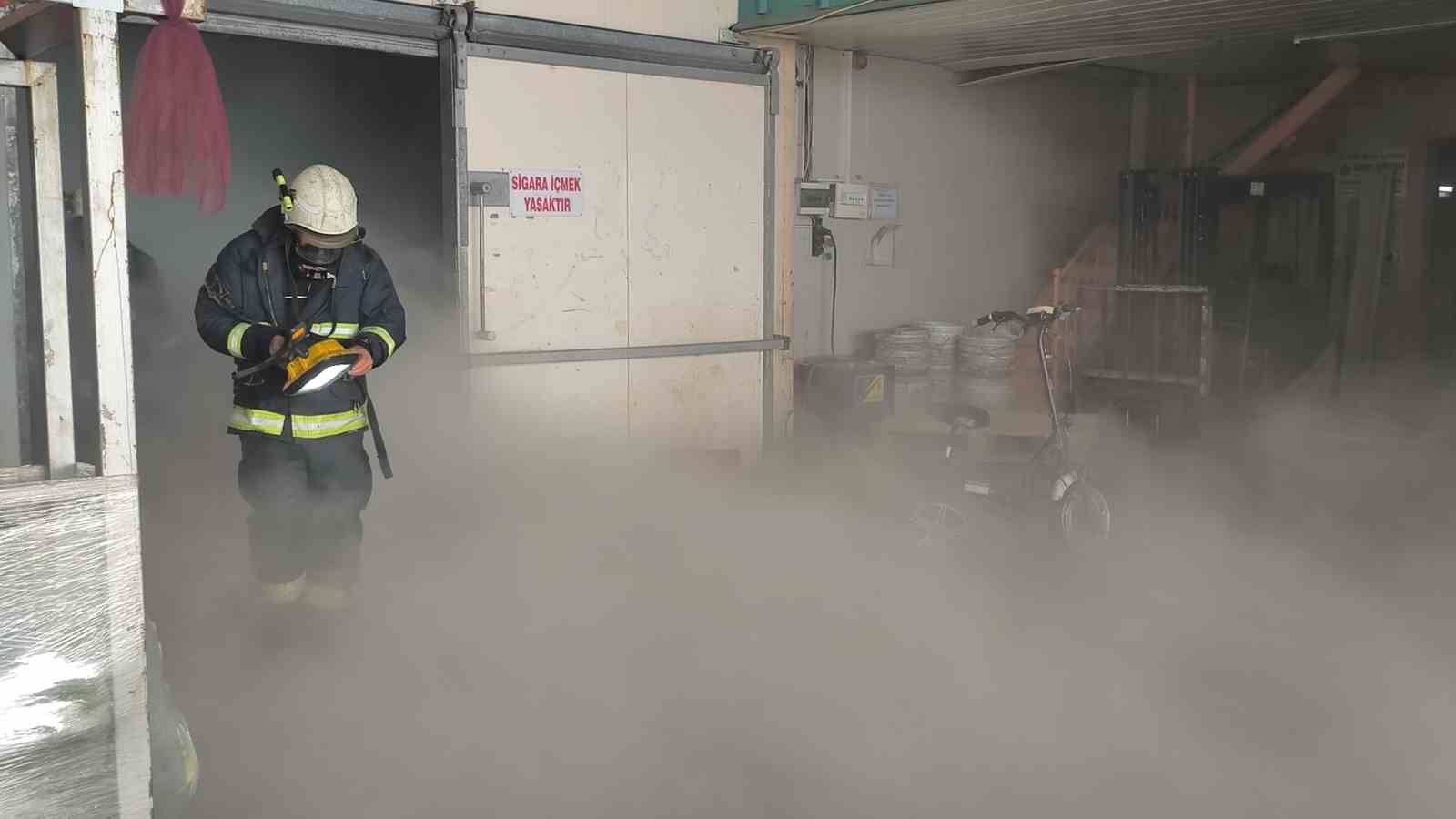 Soğuk hava  deposundaki yangın paniğe neden oldu
