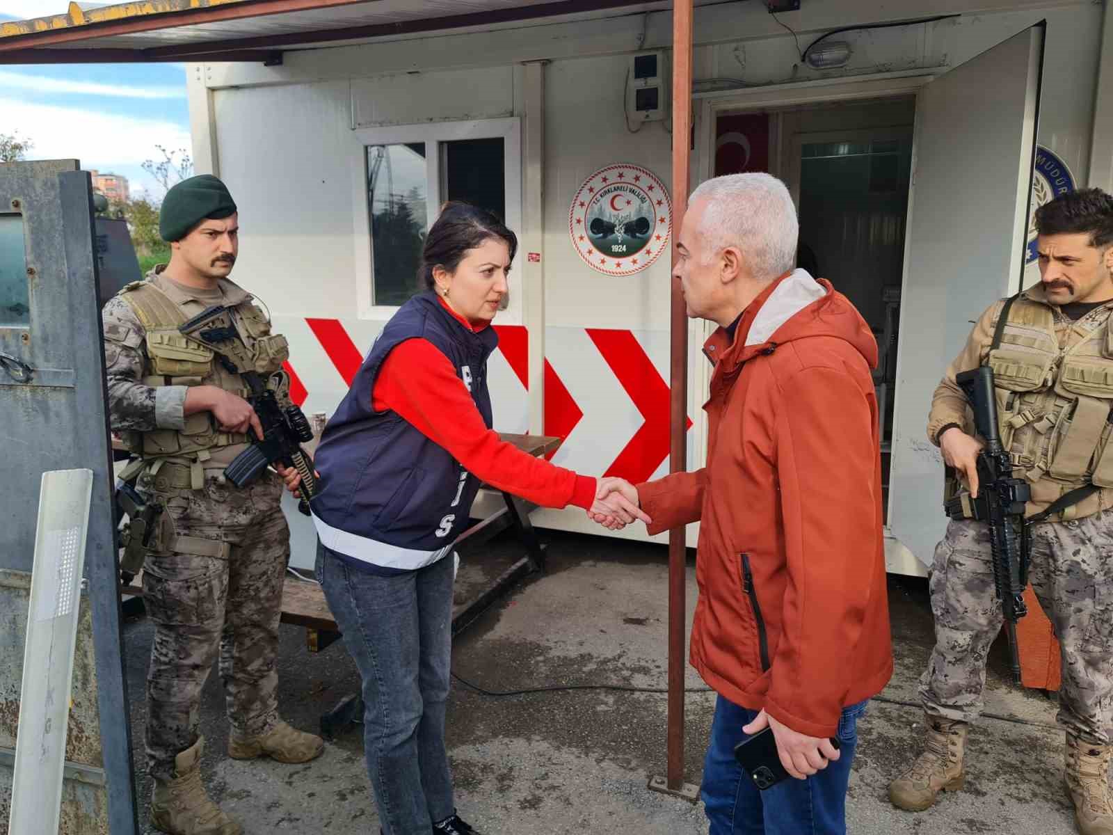 Polisin Mobil Göç Noktası uygulama aracı ile denetimleri sürüyor