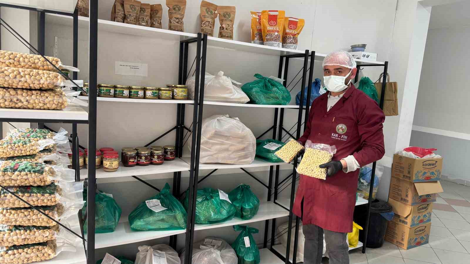 Alaplı&rsquo;da fındık kavurma tesisleri taleplere yetişemiyor
