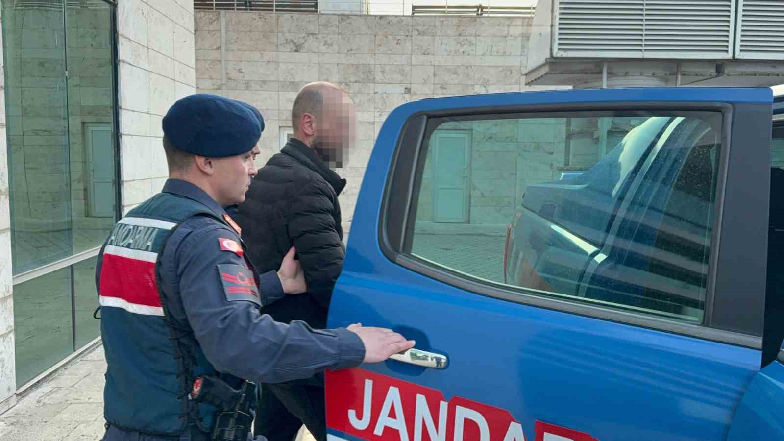 Dolmuş şof&ouml;r&uuml;ne silahlı saldırı d&uuml;zenleyen şof&ouml;r tutuklandı
