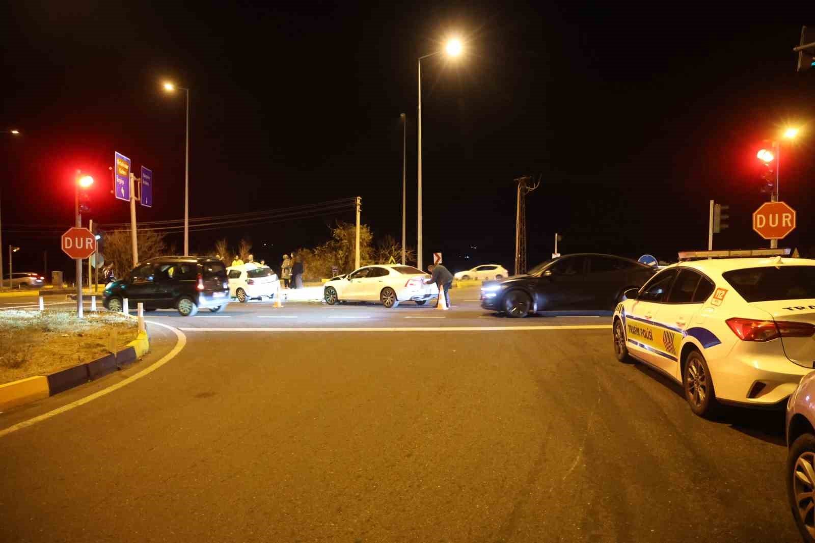 Nevşehir&rsquo;de kırmızı ışık ihlali kazaya neden oldu: 2 yaralı
