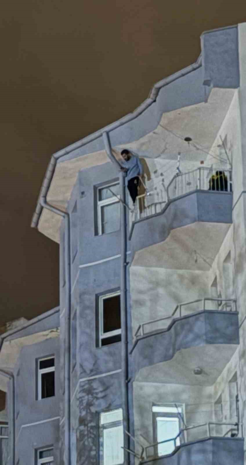 İntihara kalkışan şahıs 4 saatte ikna edildi
