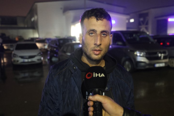 Evladını bulan arama kurtarma görevlisinin alnından öpen baba: